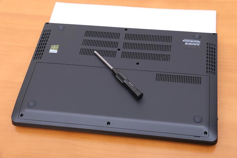 新本到手，帮朋友的 ThinkPad 黑将 S5 游戏笔记本升级了内存