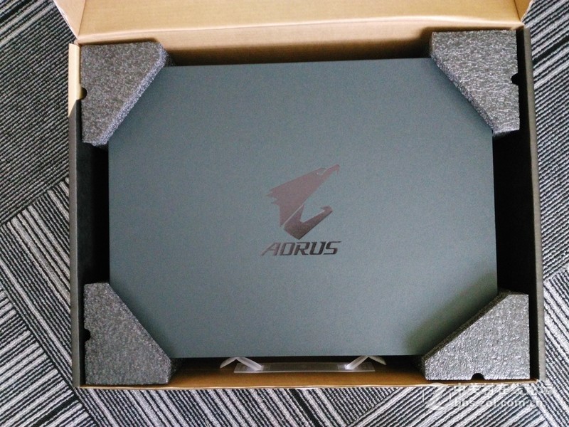 GTX1070+i7 6820HK独显游戏本AORUS X5 V6开箱