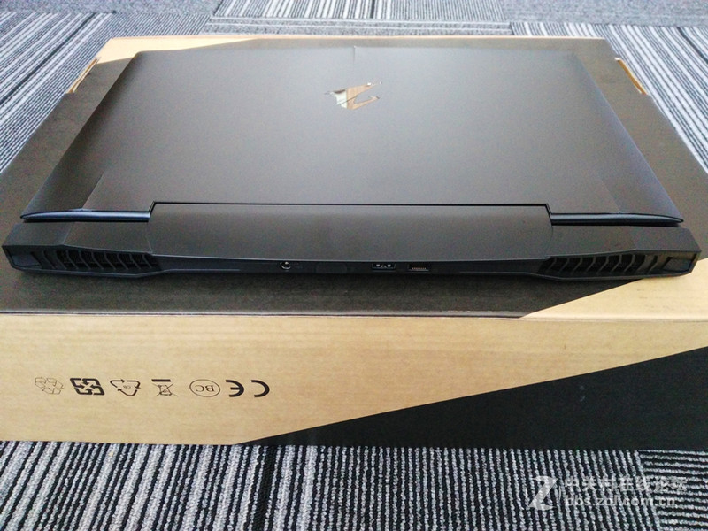 GTX1070+i7 6820HK独显游戏本AORUS X5 V6开箱