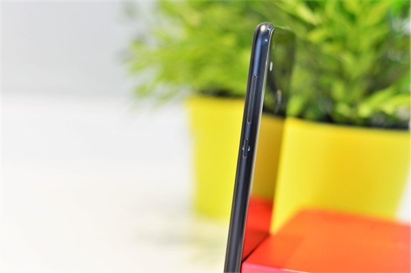 1699元！360 N5S真机图赏：玻璃美背最吸睛