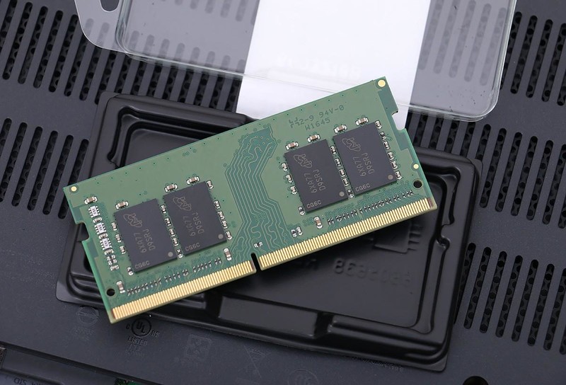 新本到手，帮朋友的 ThinkPad 黑将 S5 游戏笔记本升级了内存