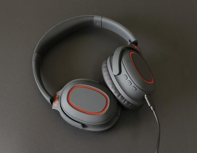 闭眼仰望天空，听我的声音，世界好安静 - dyplay城市旅行者2.0评测