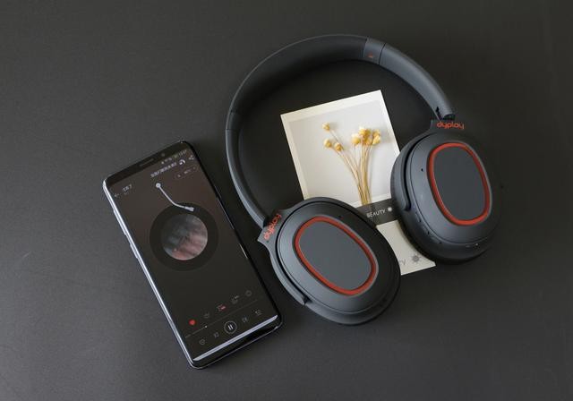 闭眼仰望天空，听我的声音，世界好安静 - dyplay城市旅行者2.0评测