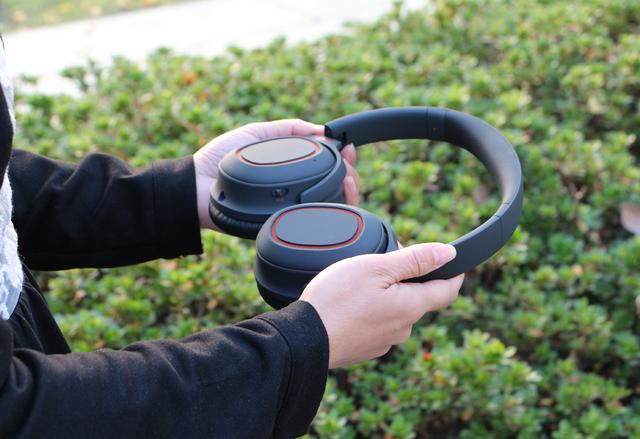 闭眼仰望天空，听我的声音，世界好安静 - dyplay城市旅行者2.0评测