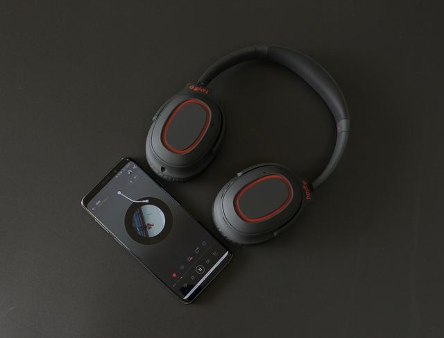 闭眼仰望天空，听我的声音，世界好安静 - dyplay城市旅行者2.0评测