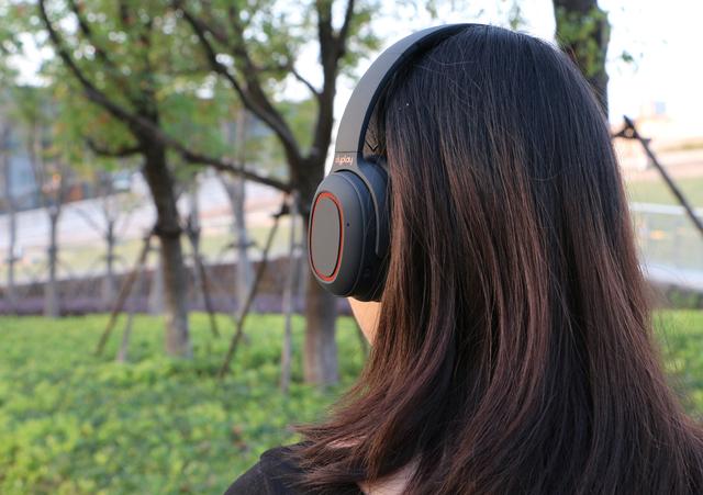 闭眼仰望天空，听我的声音，世界好安静 - dyplay城市旅行者2.0评测