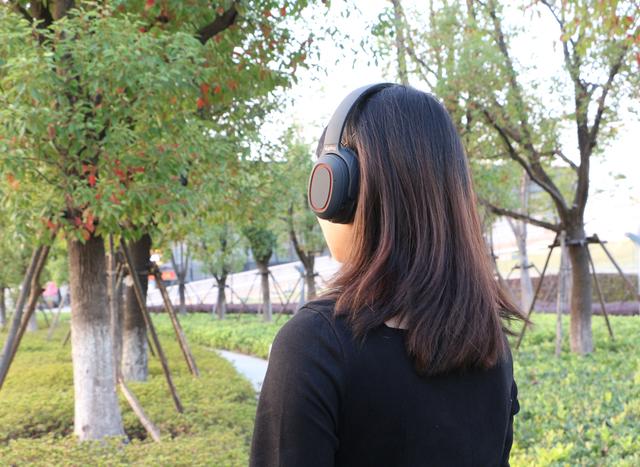 闭眼仰望天空，听我的声音，世界好安静 - dyplay城市旅行者2.0评测