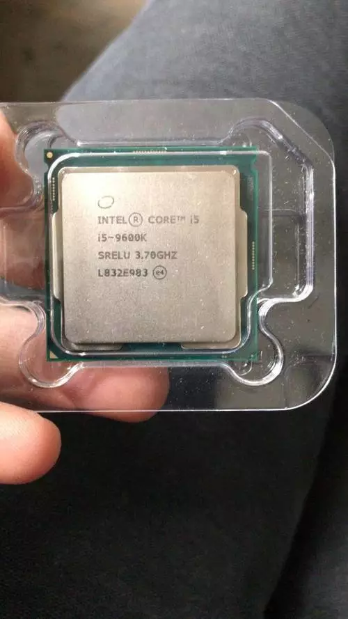 出了AMD R7 2700，再次入手牙膏家的i5 9600k