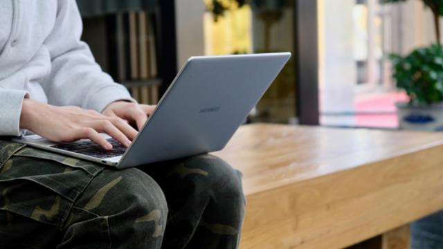 华为MateBook 13锐龙版轻薄本：学生党最佳帮手