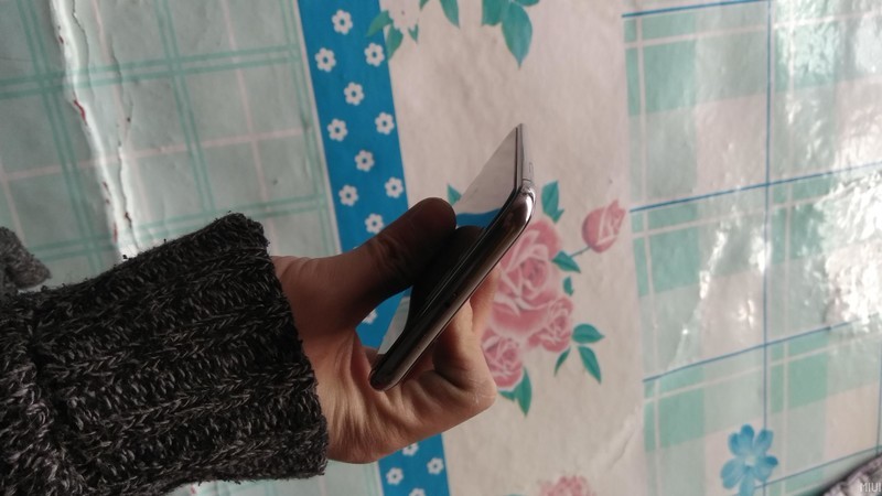 把小米6边框打磨抛光之后………