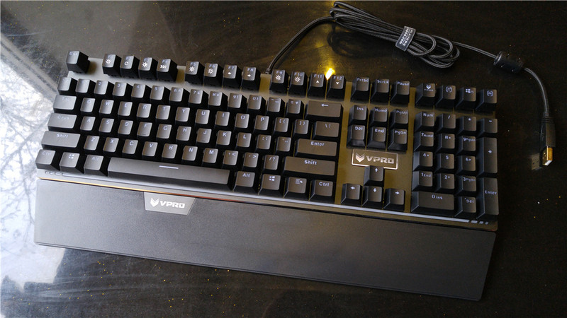 外设动感背光细腻手感雷柏v720机械键盘体验