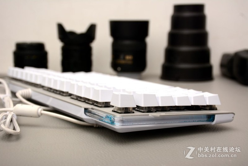 古董笔记本配小鲜肉键盘，怀旧ThinkPad与潮流达尔优的结合体！