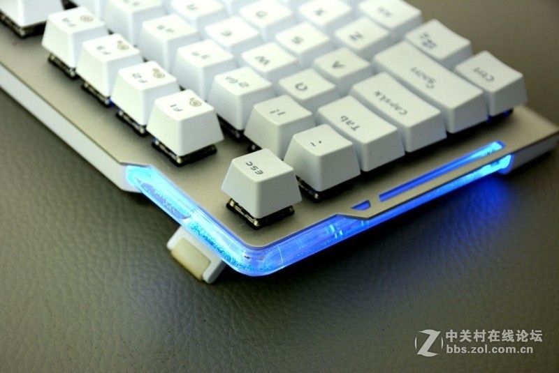 古董笔记本配小鲜肉键盘，怀旧ThinkPad与潮流达尔优的结合体！