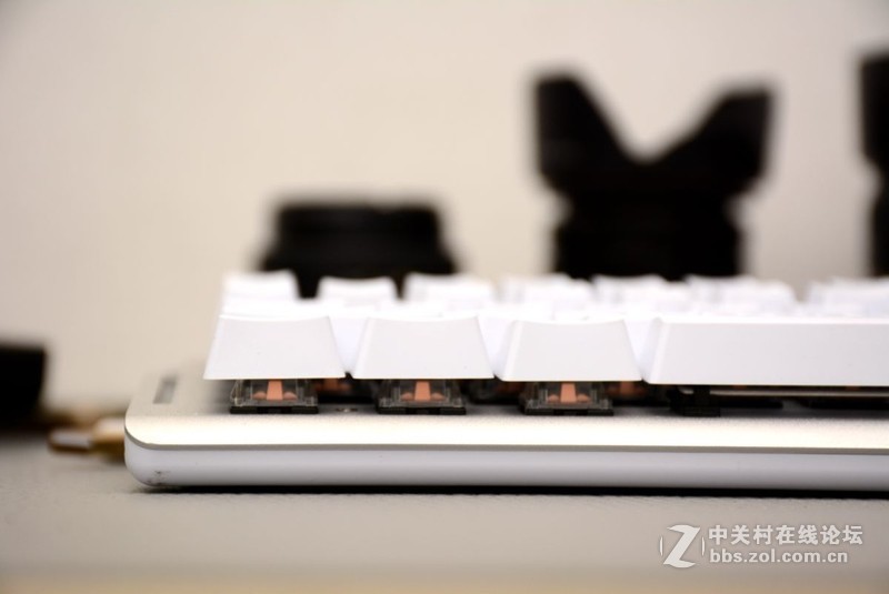 古董笔记本配小鲜肉键盘，怀旧ThinkPad与潮流达尔优的结合体！