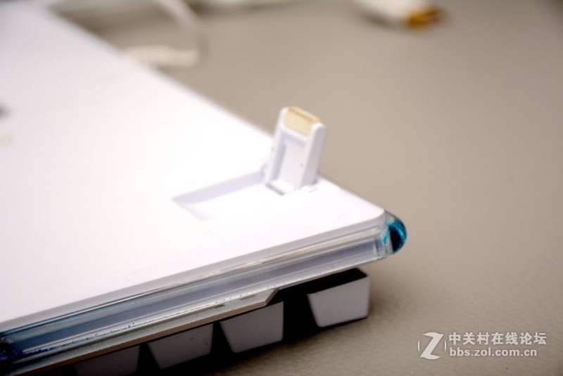 古董笔记本配小鲜肉键盘，怀旧ThinkPad与潮流达尔优的结合体！