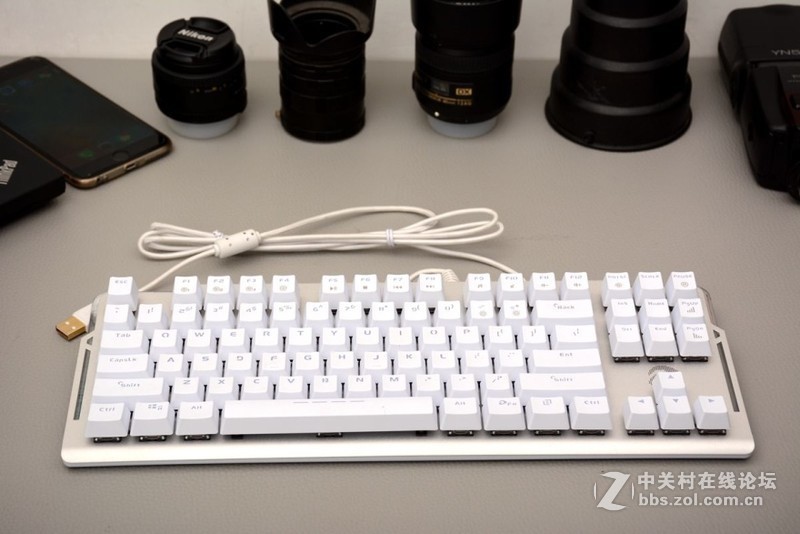 古董笔记本配小鲜肉键盘，怀旧ThinkPad与潮流达尔优的结合体！