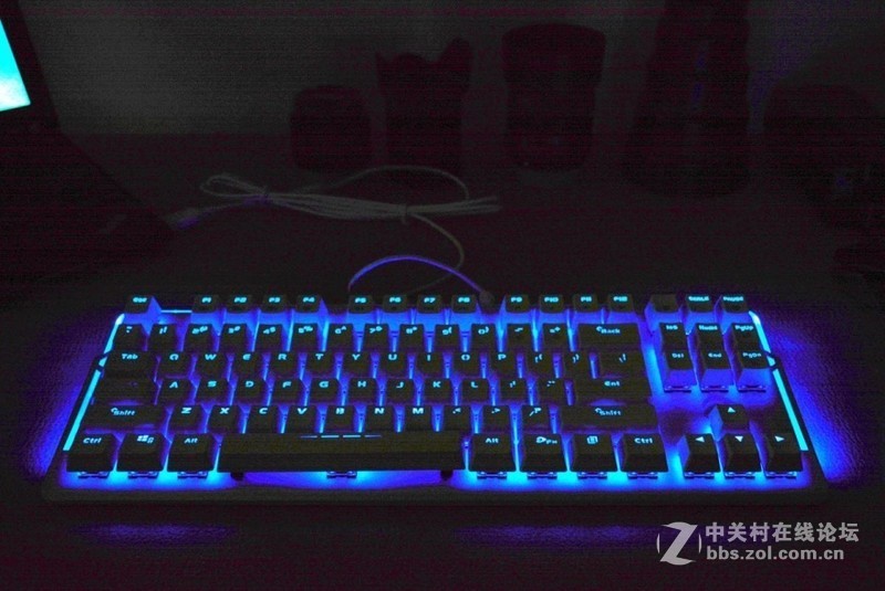 古董笔记本配小鲜肉键盘，怀旧ThinkPad与潮流达尔优的结合体！