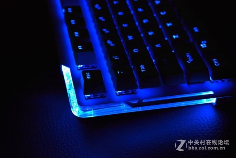 古董笔记本配小鲜肉键盘，怀旧ThinkPad与潮流达尔优的结合体！