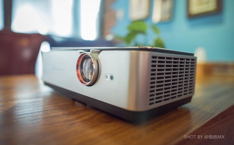 宜家宜商的好选择，坚果3500流明智能投影L6_H上手