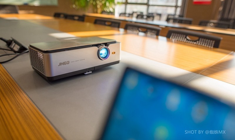 宜家宜商的好选择，坚果3500流明智能投影L6_H上手