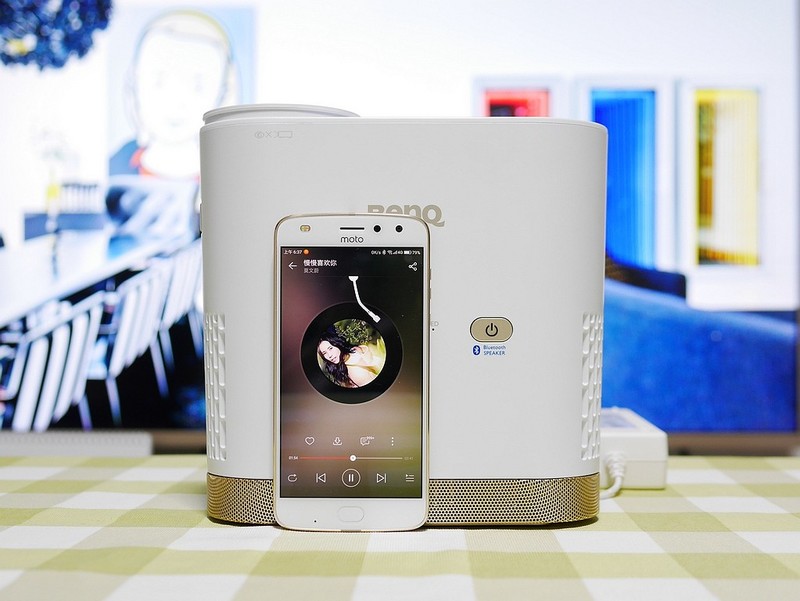 短焦轻松100寸巨幕影院 能演会唱的明基i500智能投影仪评测