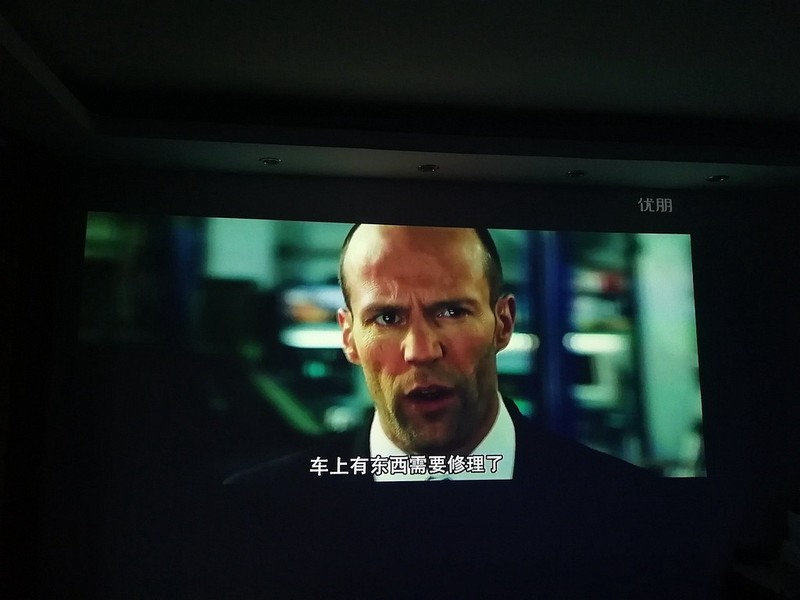 短焦轻松100寸巨幕影院 能演会唱的明基i500智能投影仪评测