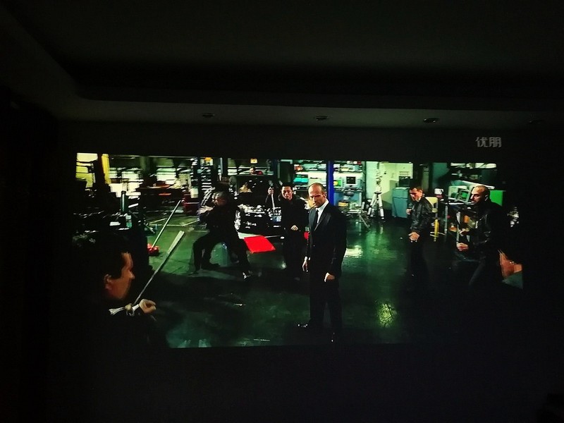 短焦轻松100寸巨幕影院 能演会唱的明基i500智能投影仪评测