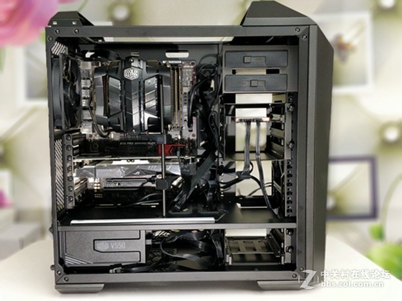 酷冷至尊V550GOLD电源，确保良好散热的同时更为安静体验感