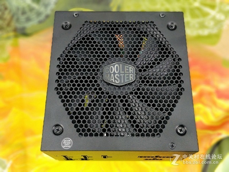 酷冷至尊V550GOLD电源，确保良好散热的同时更为安静体验感