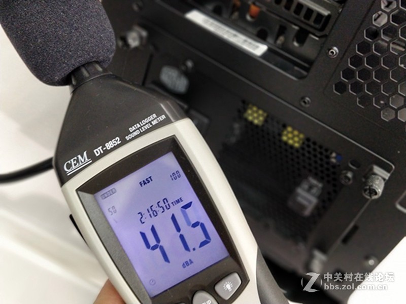 酷冷至尊V550GOLD电源，确保良好散热的同时更为安静体验感