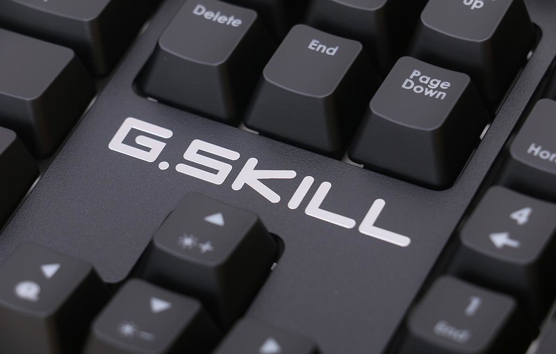 回归纯粹与简约，芝奇 KM570 MX 红轴机械键盘上手玩！