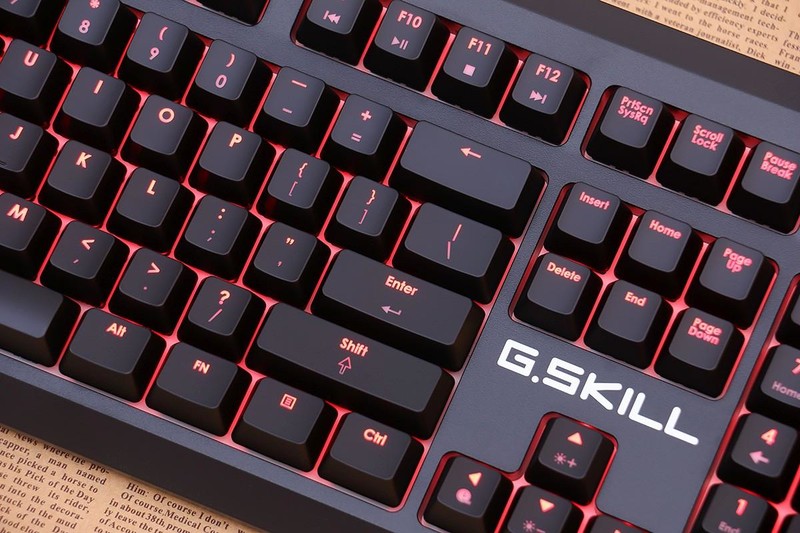 回归纯粹与简约，芝奇 KM570 MX 红轴机械键盘上手玩！