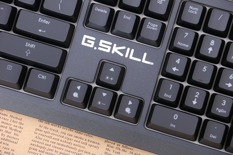 回归纯粹与简约，芝奇 KM570 MX 红轴机械键盘上手玩！