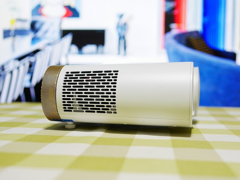 短焦轻松100寸巨幕影院 能演会唱的明基i500智能投影仪评测