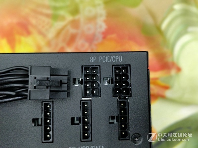 酷冷至尊V550GOLD电源，确保良好散热的同时更为安静体验感