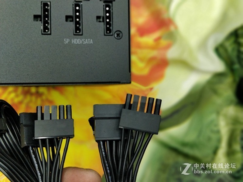 酷冷至尊V550GOLD电源，确保良好散热的同时更为安静体验感