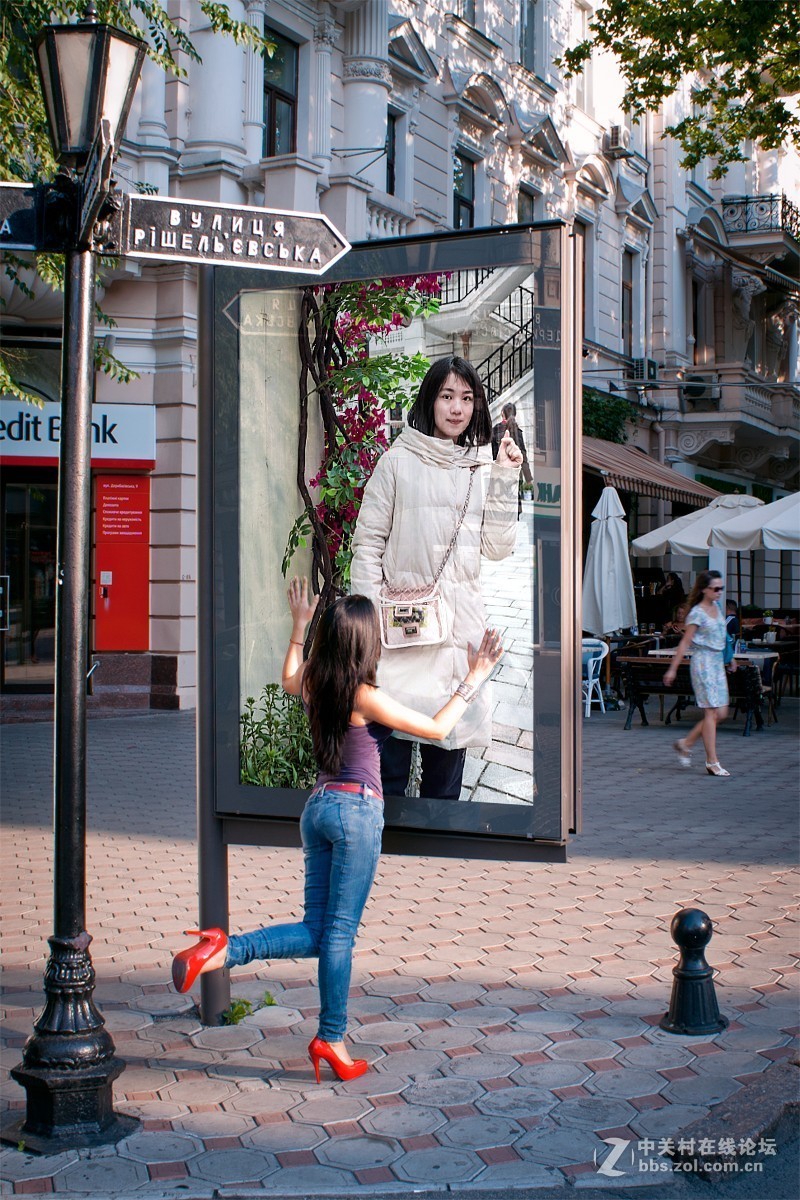 【拍案惊奇】信息时代好牛叉！俺才拍的照片就上了国外书刊和街头！