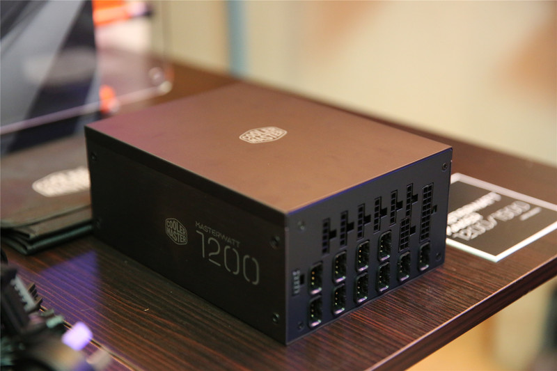 NV哥酷冷至尊旗舰电源MasterWatt Maker 1200体验