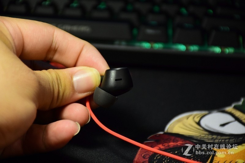 做一个无牵无挂的电竞人——1MORE 万魔 Spearhead VR 蓝牙电竞耳机开箱简评