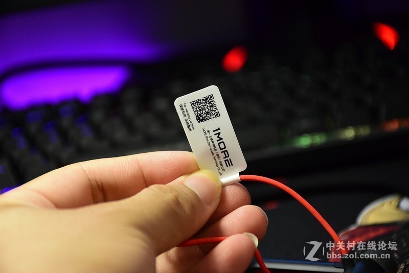 做一个无牵无挂的电竞人——1MORE 万魔 Spearhead VR 蓝牙电竞耳机开箱简评