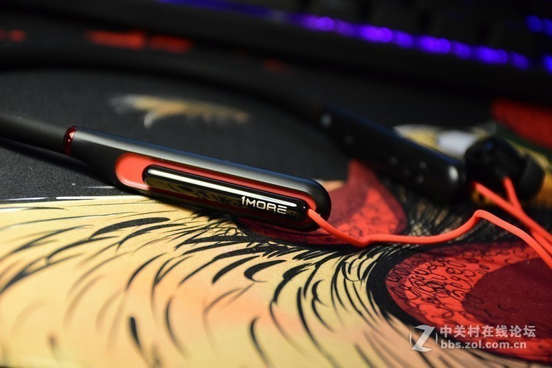 做一个无牵无挂的电竞人——1MORE 万魔 Spearhead VR 蓝牙电竞耳机开箱简评