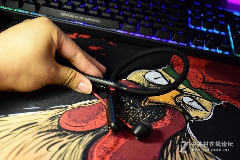 做一个无牵无挂的电竞人——1MORE 万魔 Spearhead VR 蓝牙电竞耳机开箱简评