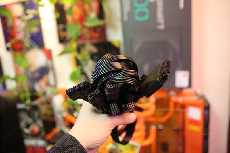 NV哥酷冷至尊旗舰电源MasterWatt Maker 1200体验