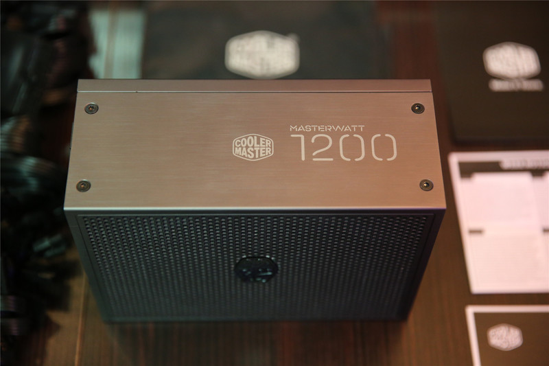 NV哥酷冷至尊旗舰电源MasterWatt Maker 1200体验