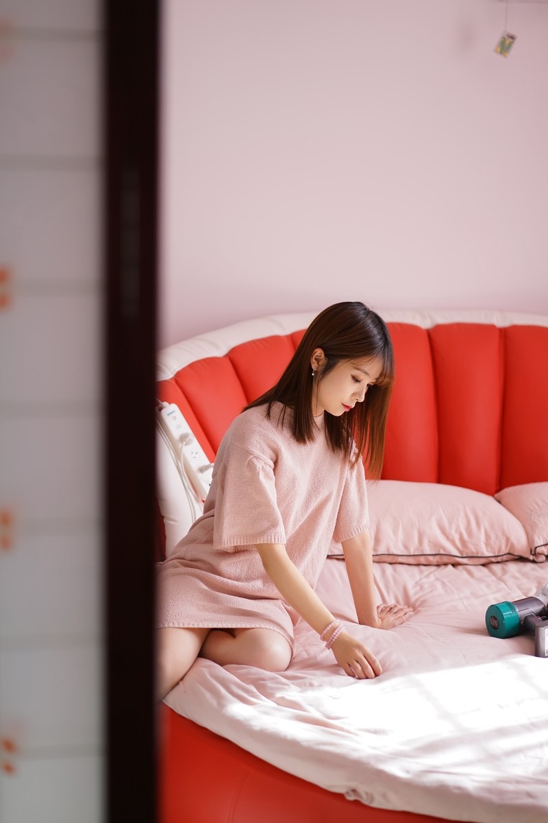 螨虫与妹子谁是最后赢家？戴森除螨仪手持吸尘器果断给出答案