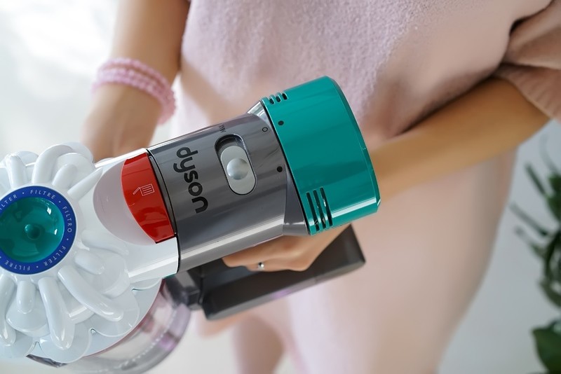 螨虫与妹子谁是最后赢家？戴森除螨仪手持吸尘器果断给出答案