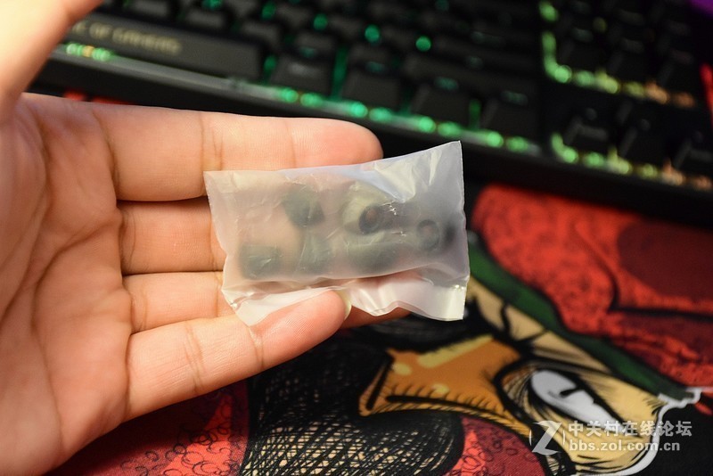 做一个无牵无挂的电竞人——1MORE 万魔 Spearhead VR 蓝牙电竞耳机开箱简评