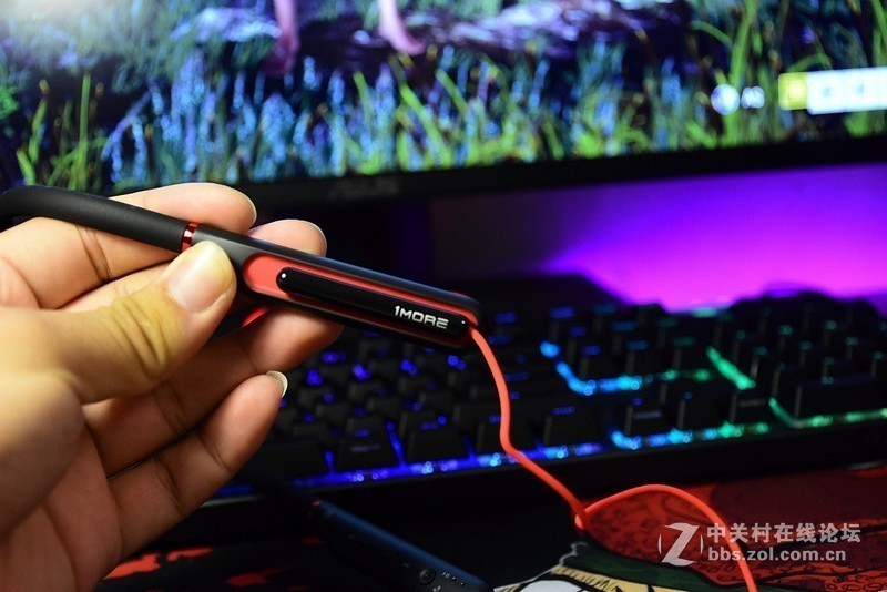 做一个无牵无挂的电竞人——1MORE 万魔 Spearhead VR 蓝牙电竞耳机开箱简评