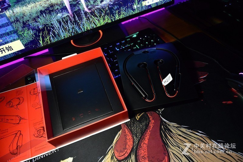 做一个无牵无挂的电竞人——1MORE 万魔 Spearhead VR 蓝牙电竞耳机开箱简评