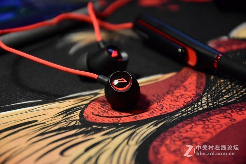 做一个无牵无挂的电竞人——1MORE 万魔 Spearhead VR 蓝牙电竞耳机开箱简评